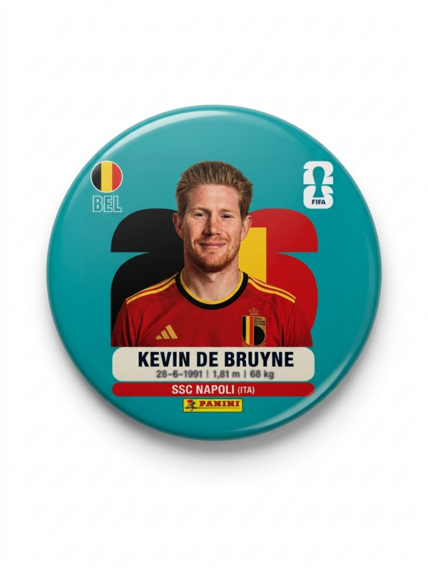 Broche colecionável 58mm com Kevin De Bruyne pela Seleção Bélgica — Futebol 2026 · Bela Produções