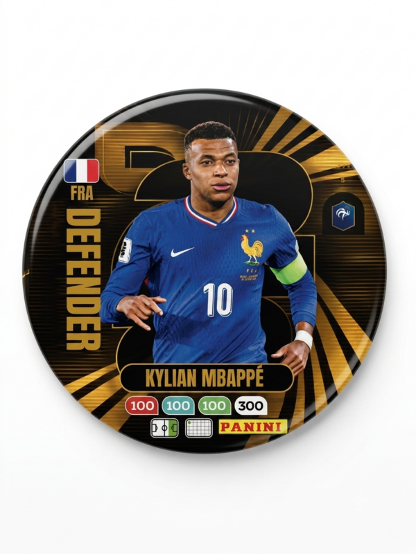 Broche colecionável 58mm com Kylian Mbappé pela Seleção França em edição especial dourada — Futebol 2026 · Bela Produções