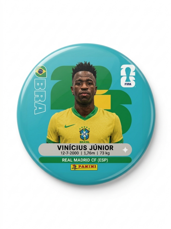 Broche colecionável 58mm com Vinícius Jr pela Seleção Brasileira — Futebol 2026 · Bela Produções