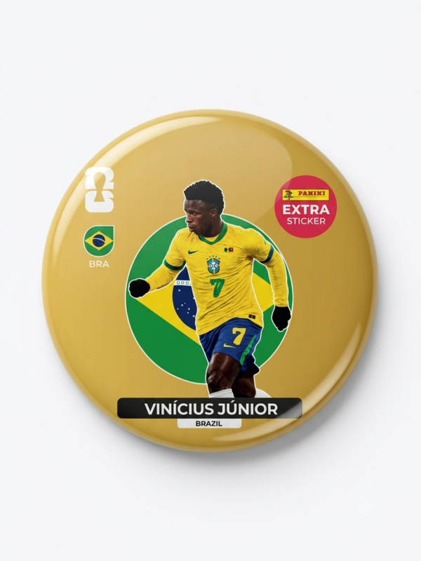 Broche colecionável 58mm com Vinícius Jr pela Seleção Brasileira em edição especial dourada — Futebol 2026 · Bela Produções