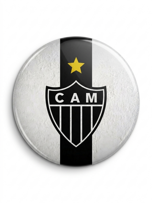 Broche Atlético Mineiro 58mm com escudo CAM do Galo em preto e branco