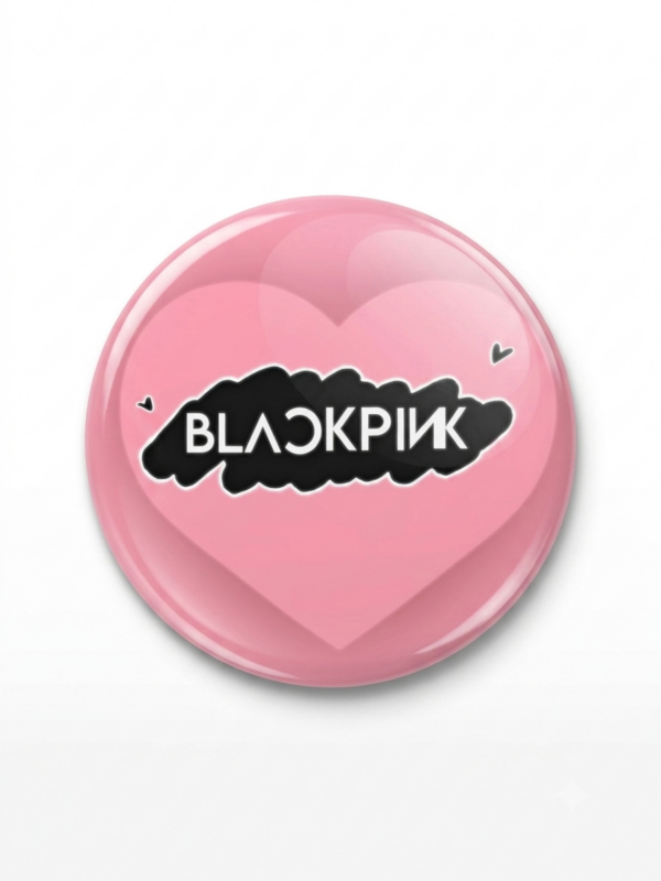 Broche Blackpink 44 mm com coração rosa e logo
