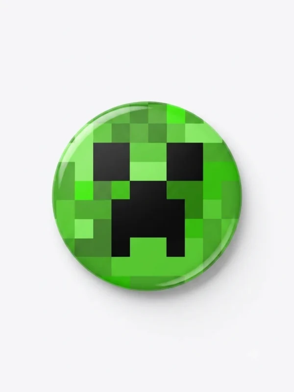 Broche 44mm com carinha pixel verde em estilo desenho