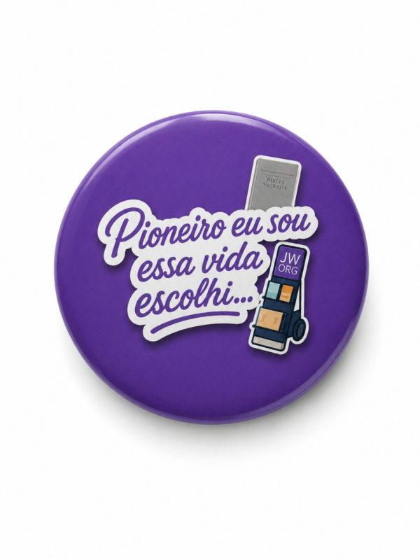Broche pioneiro 44 mm roxo com a frase Pioneiro eu sou, essa vida escolhi, Bíblia e carrinho de publicações